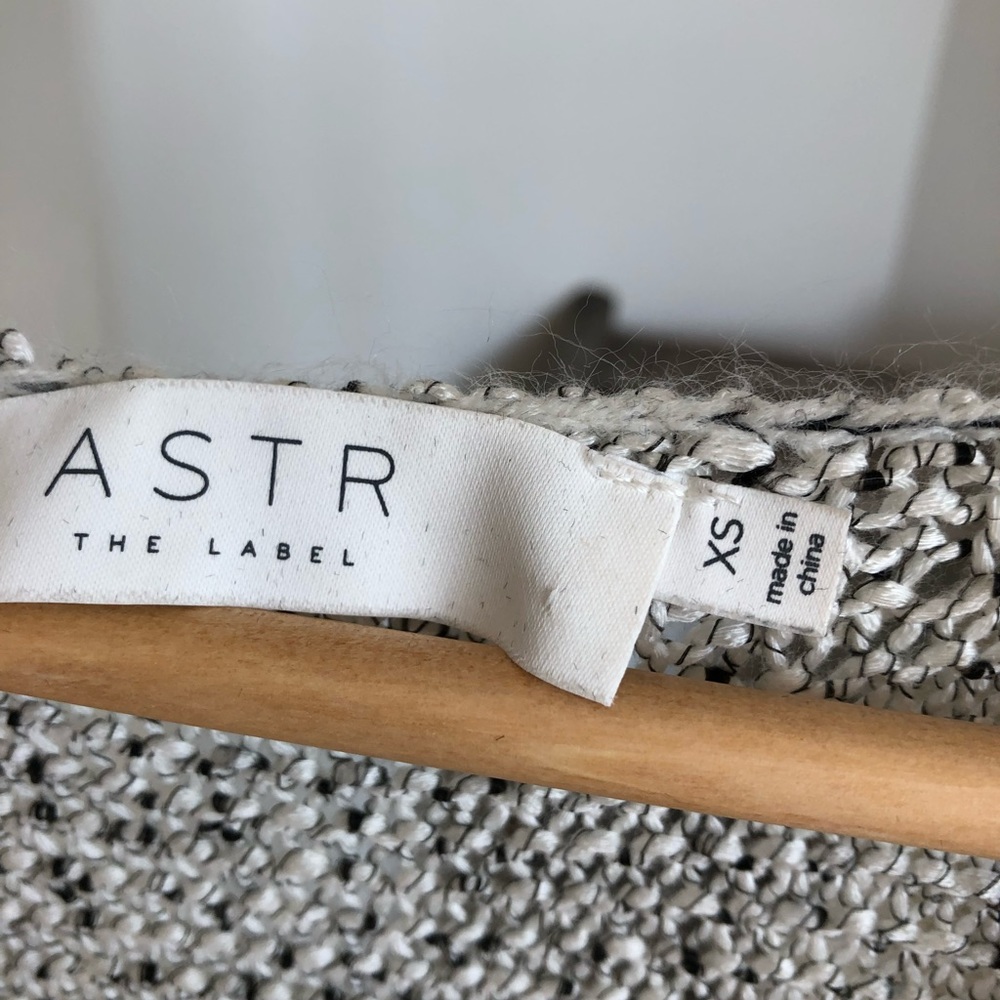ASTR Sweater Tank Top. - Picture 3 of 3